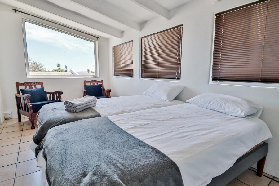 6 Bedroom Property for Sale in Country Club Western Cape
